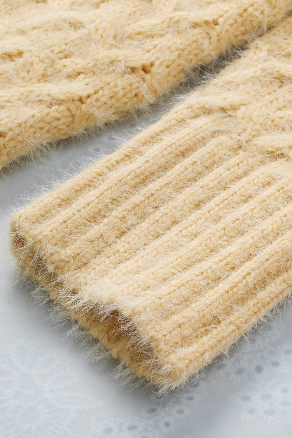 EB | Aprikosenfarbener asymmetrischer Ausschnitt Pullover mit kalten Schultern und Wimpern