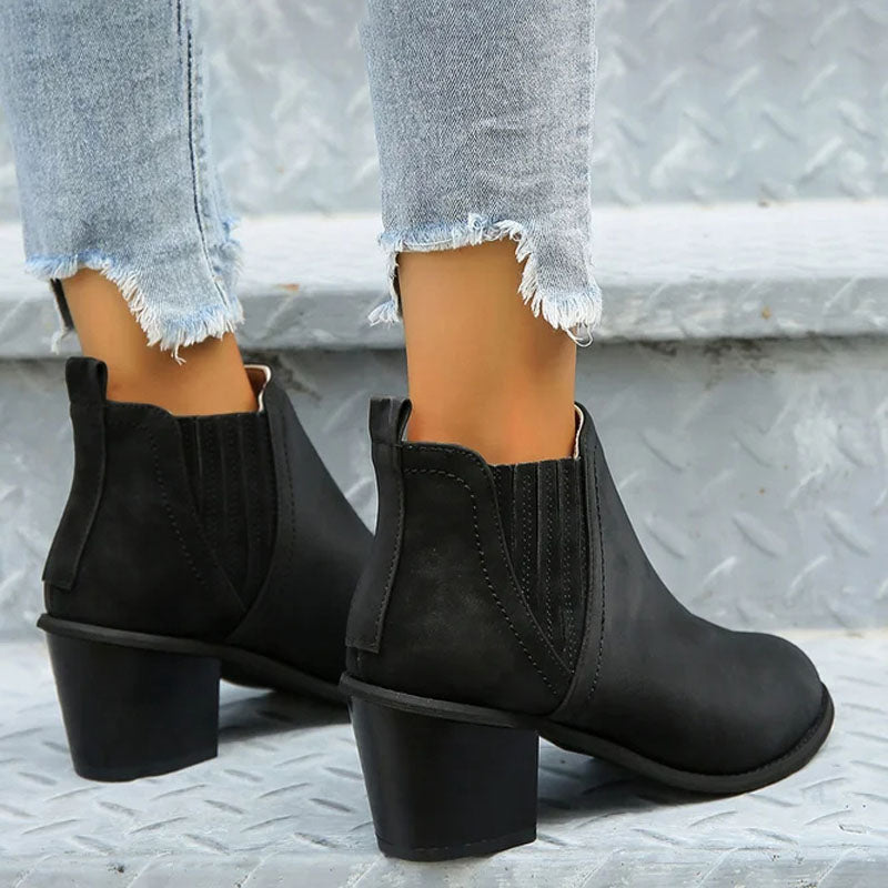 Vintage Stiefeletten mit dicken Absätzen EB