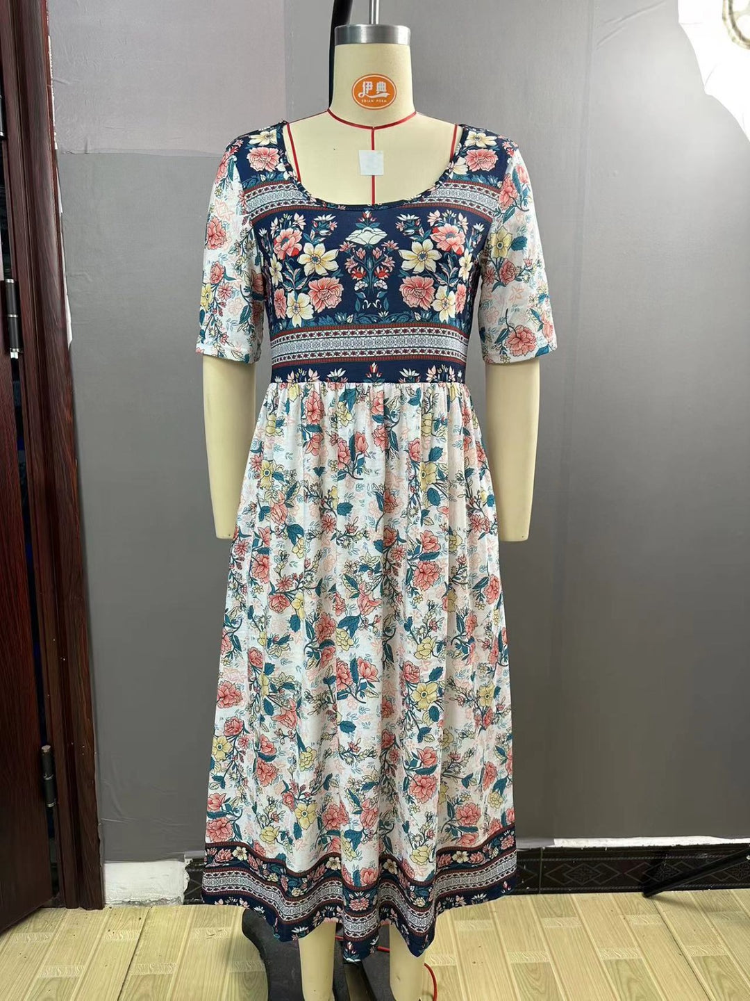 EB | Rundhalsausschnitt Kurzarm Bohemian Print Kleid Frauen
