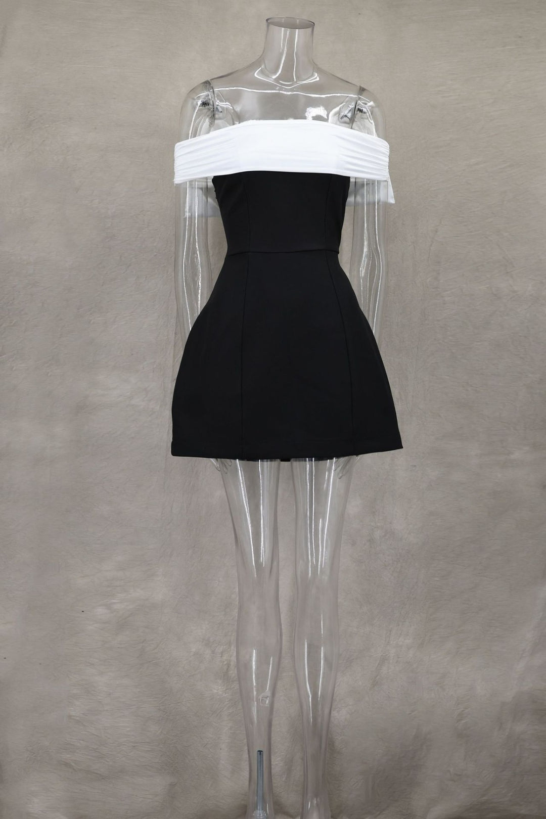EB | Ein-Wort-Schulter schwarz-weißes Kleid mit kontrastierender Schleife