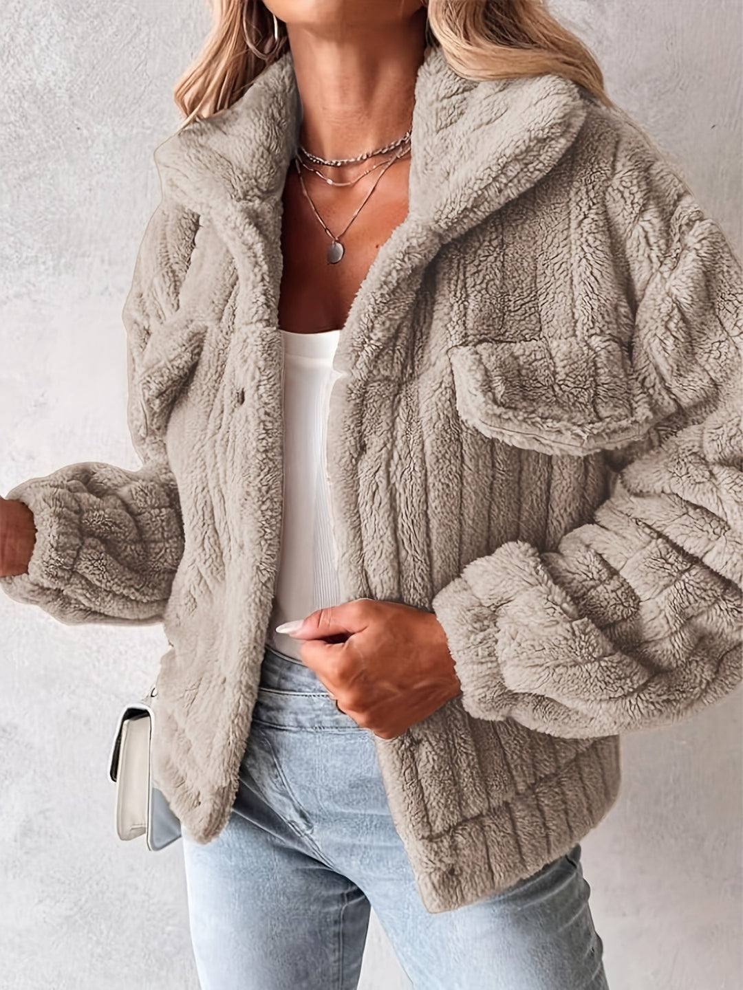 EB | Kurze Jacke Aus Kunstpelz mit Brusttaschen Polyester Warm und Stilvoll