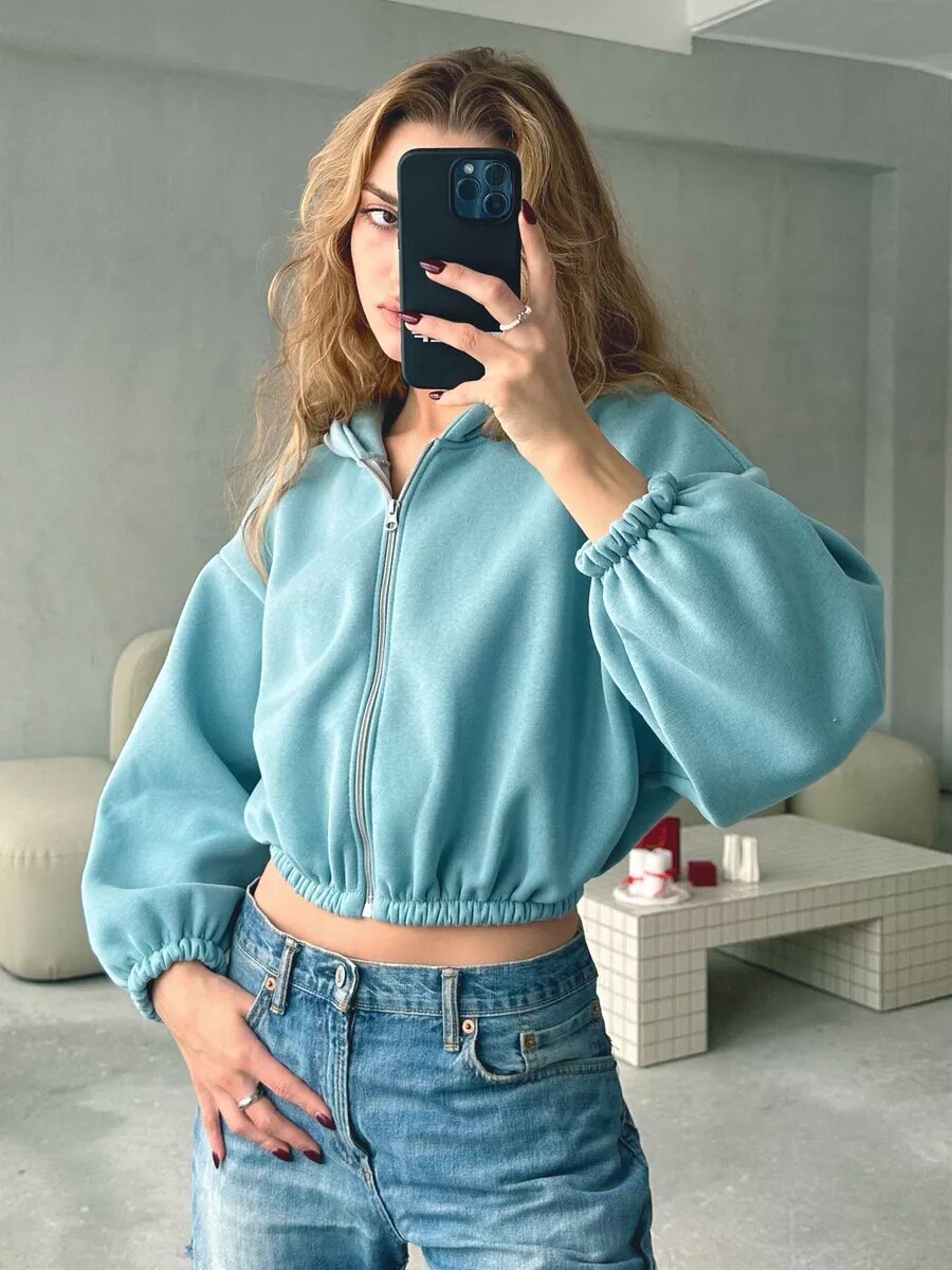 EB | leichter kurzer Sport-Sweatshirt mit Kapuze