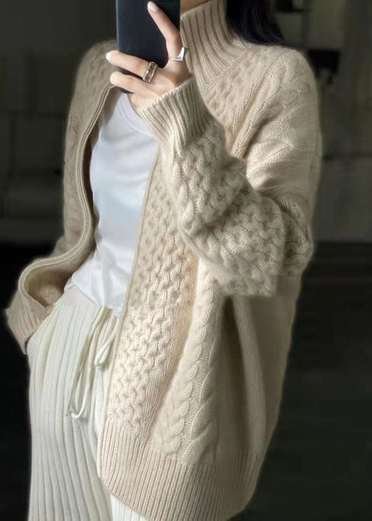 EB | Strickjacke mit hohem Halsausschnitt
