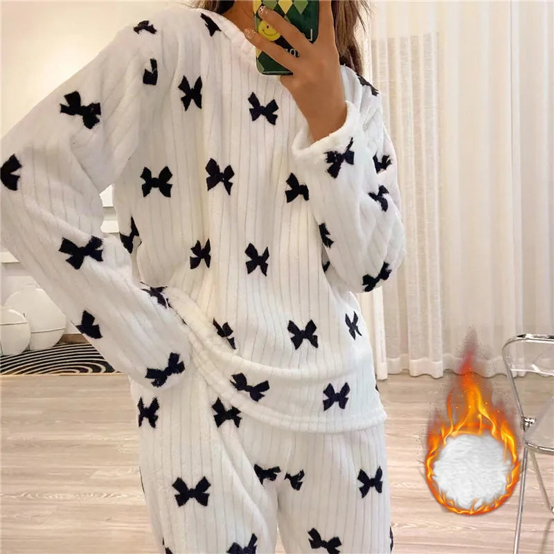 EB | Fleece Komfort Schlafanzug - Süß, warm und bequem in 7 trendigen Varianten