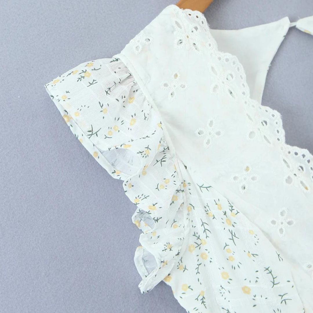 EB Verspieltes Minikleid mit Lochstickerei