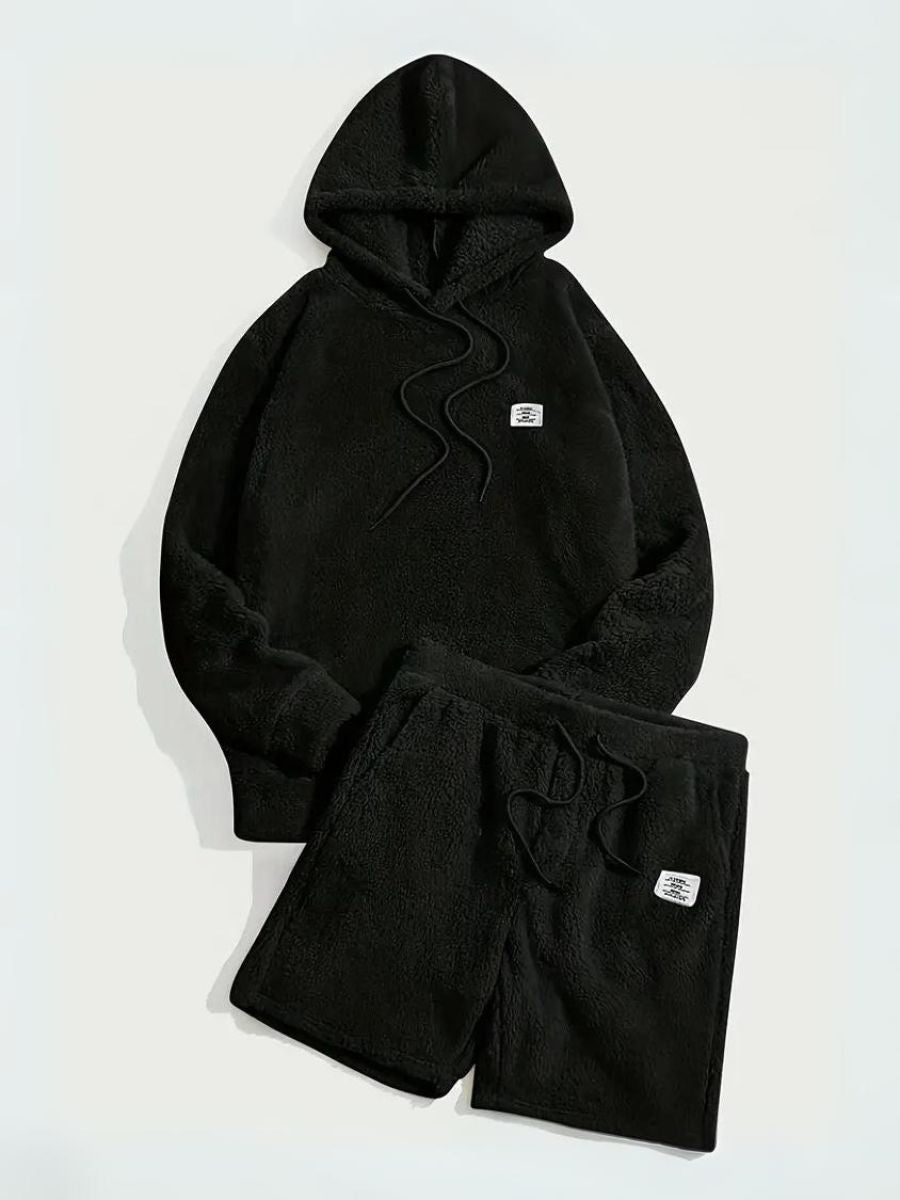 EB | Fluffy Hoodie und Shorts