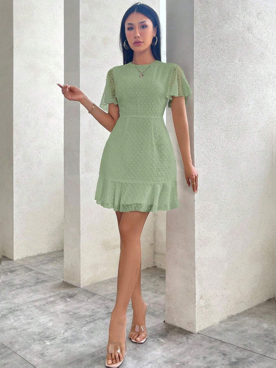 EB | Dreidimensionales Kleid mit Rüschenrand und Punkten
