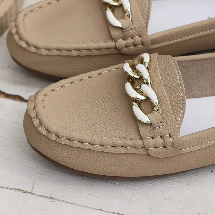 Slipper aus Leder mit klobigen Kettendetails EB EB