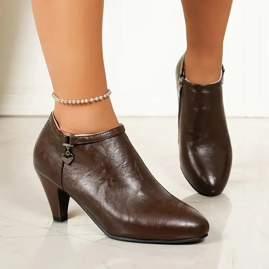 Zeitlose Stiefeletten im femininen Spitzen-Design EB EB
