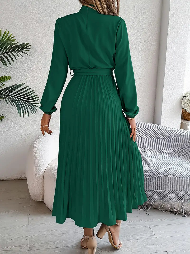 EB | Schlichtes Kleid mit Stehkragen und Plissiertem Gürtel