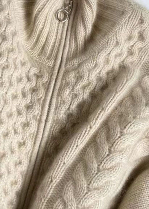 EB | Strickjacke mit hohem Halsausschnitt