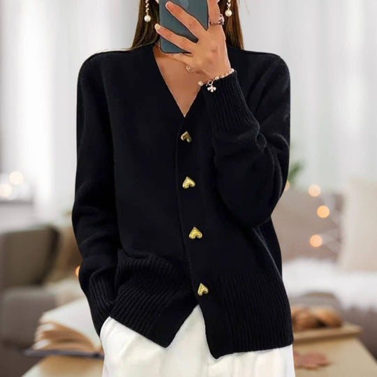 EB | Stylischer Cardigan mit Herzknopf-Akzenten