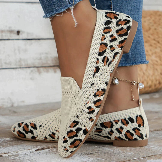 Modische und minimalistische Winterschuhe EB