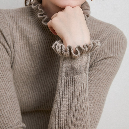 EB | Bequemer Rollkragen Strickpullover mit Zarten Rüschendetails
