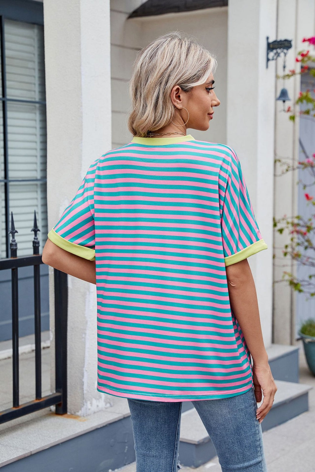 EB | Gestreiftes kontrastierendes T-Shirt