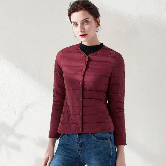 EB | Leichte, kragenlose und figurbetonende Damen-Daunenjacke