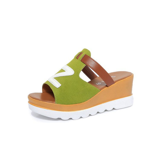 Damen nan Schlupf-Keilpantolette mit ergonomischer Wellenlaufsohle, gepolstertem Komfortfußbett und dekorativer Logoapplikation EB