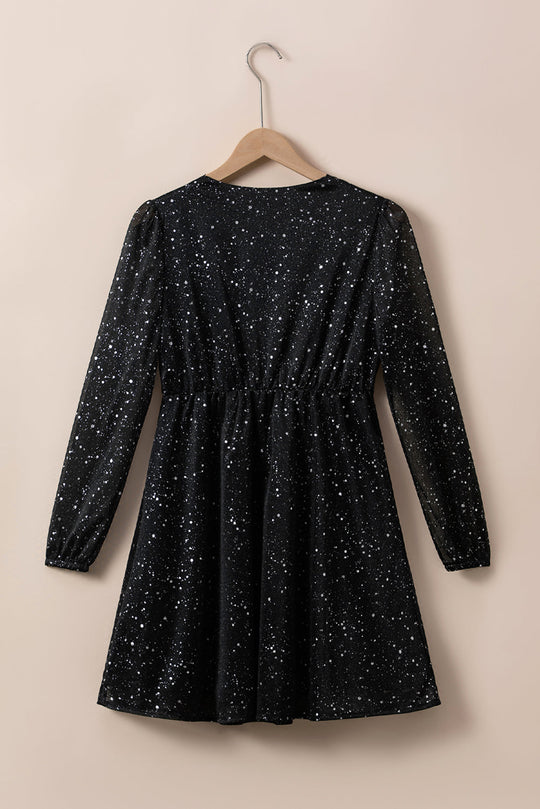 Elegante schwarze Glitzerkleid mit Netzbespannung