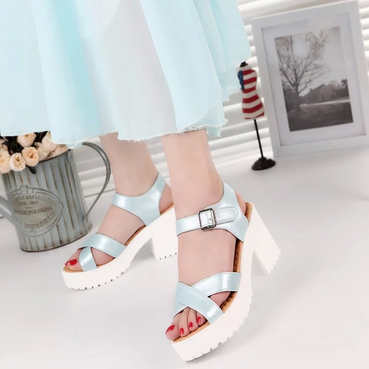 Damen nan Sandalette mit gepolstertem Wabenfußbett, gekreuzten Komfortriemen und robuster Profil-Blocksohle EB