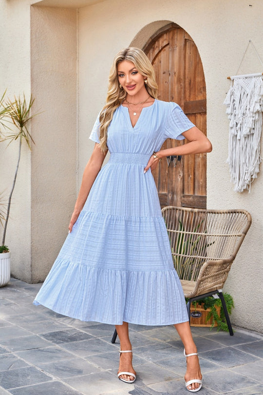 EB | Kleid mit V-Ausschnitt und plissierten Blasenärmeln