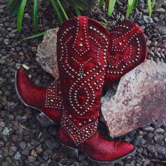EB | Hohe Stiefel mit Metallnieten und Kobigem Absatz