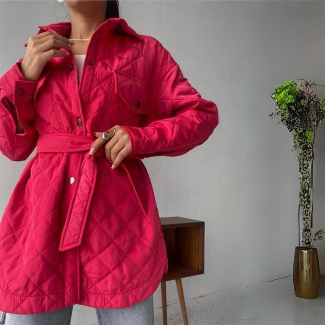 EB | Klassische Gesteppte Damenjacke Mit Druckknopfverschluss Und Taillengürtel