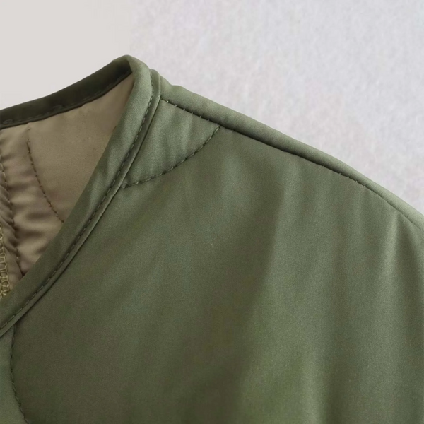 EB | Lässige Rundhals-Steppjacke mit Karomuster und großen Taschen Ideal für Herbst/Winter