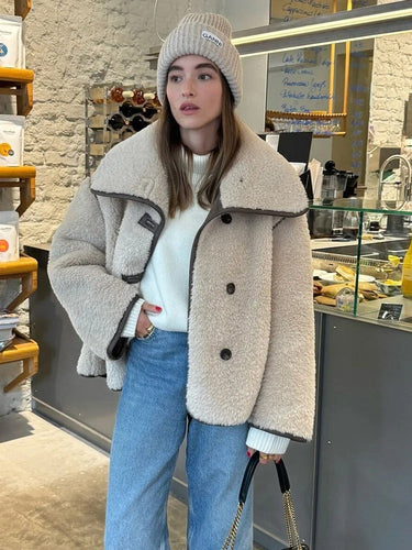 EB | Gemütliche Teddyjacke mit klassischem Kragen