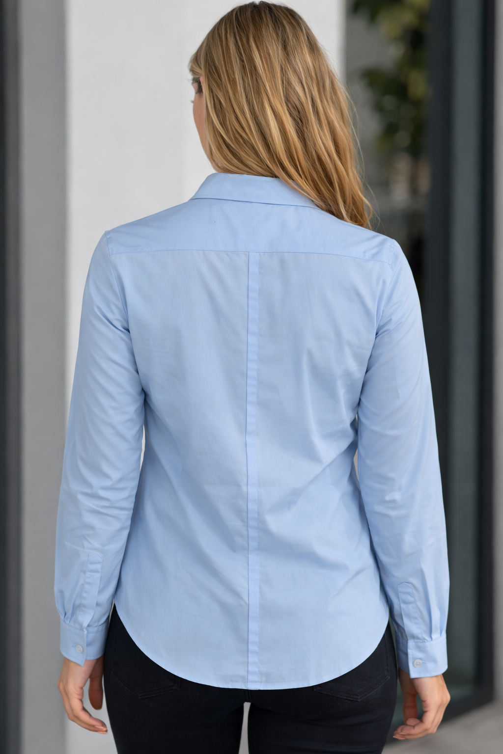 Damen Elegante Bluse mit strukturiertem Stoff und modernen Knopfdetails EB
