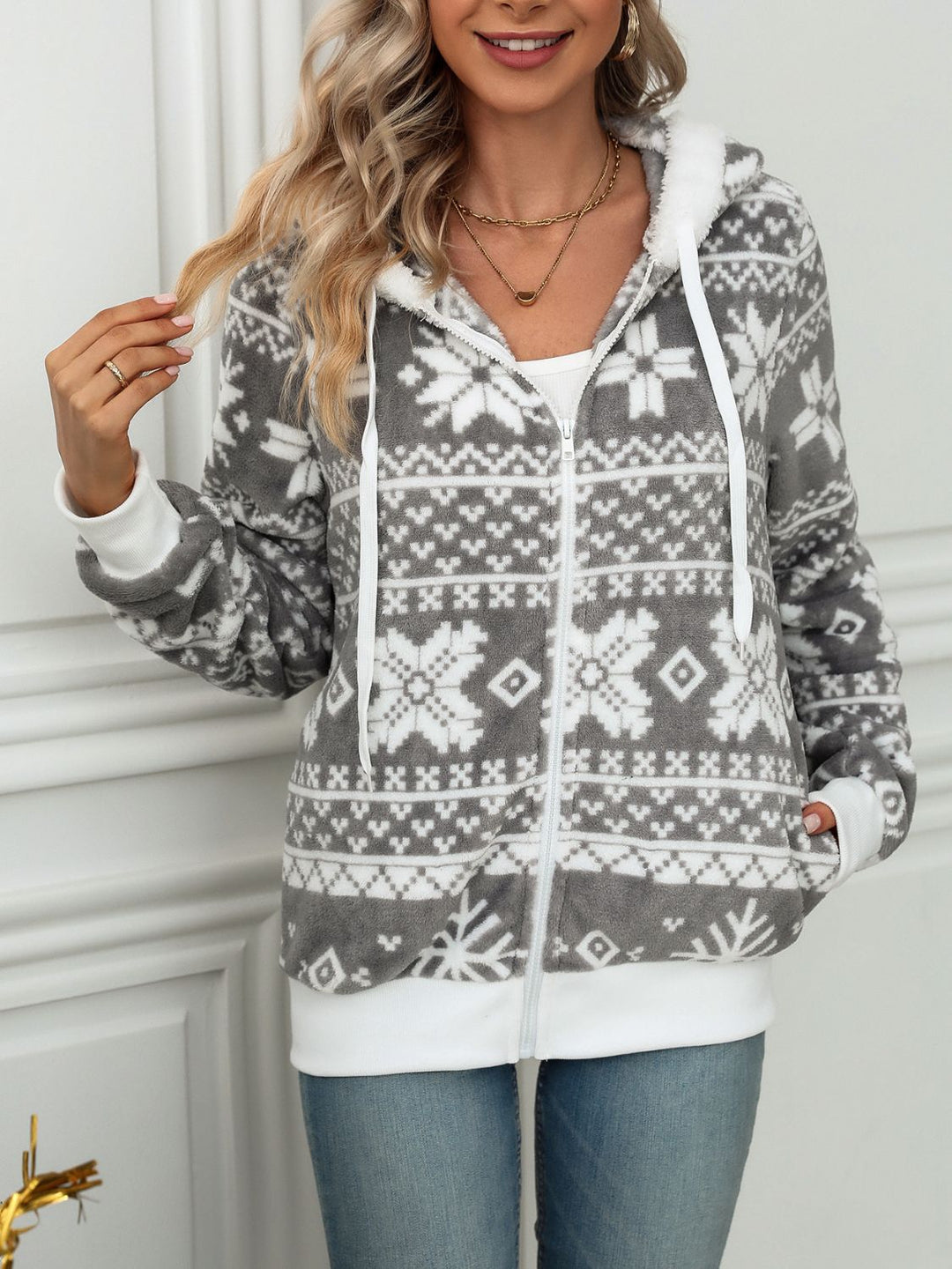 EB | Kapuzenshirt mit Schneeflocken und Kordelzug