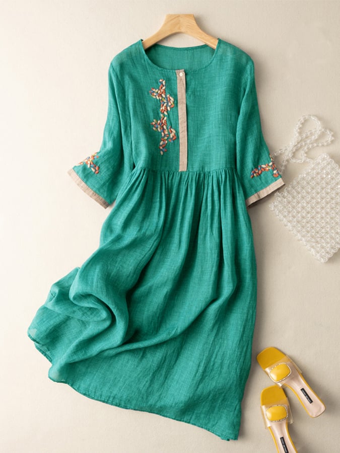 EB | Besticktes Kleid aus Baumwolle