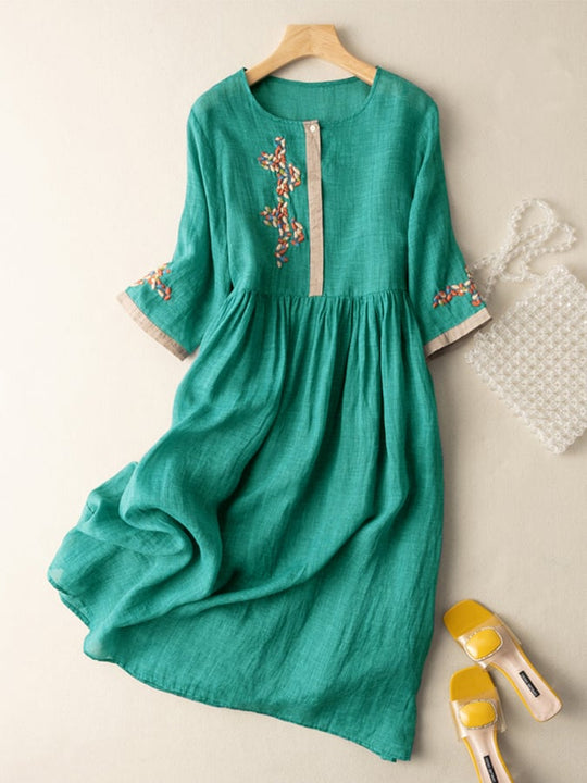 EB | Besticktes Kleid aus Baumwolle