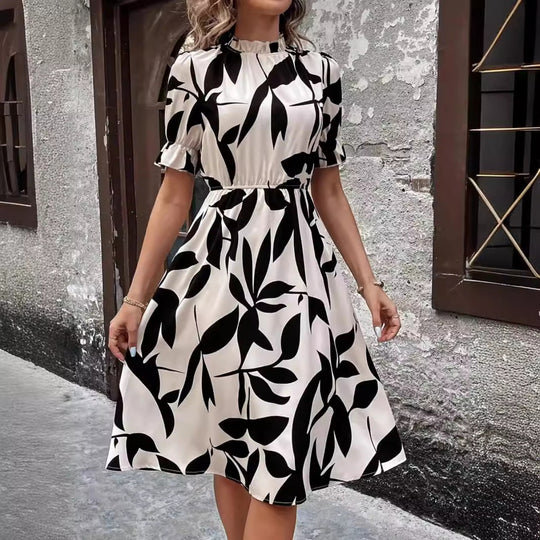 EB | Kleid mit Rundhalsausschnitt und Rüschen