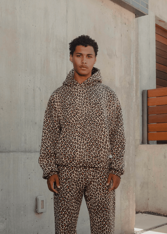 EB | Kapuzenpullover mit Leopardenmuster für einen lässig-schicken Look