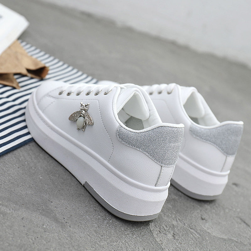 Damen modische Sneaker mit glitzerndem Akzent und Bienenanhänger EB