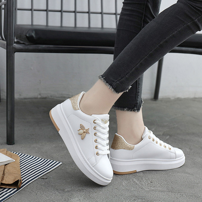 Damen modische Sneakers mit schimmernden Akzenten und Bienenapplikation EB