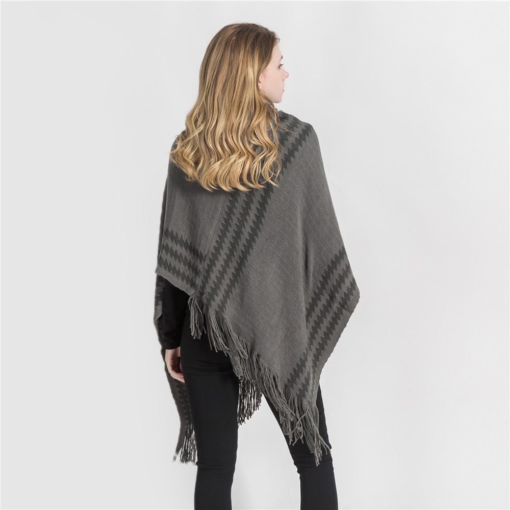 Damen Kapuzen-Poncho aus Feinstrick mit Hahnentritt-Jacquard und Fransensaum EB