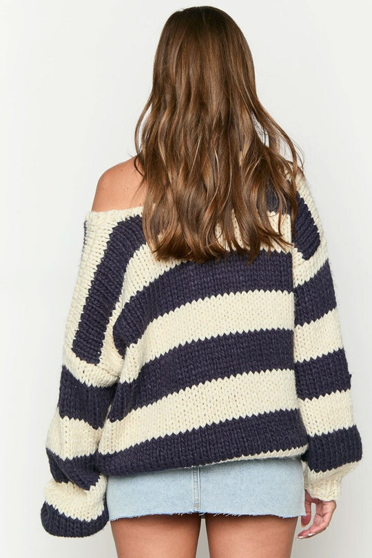 EB | Off-Shoulder gestreifter Strickpullover für den Herbst-Look