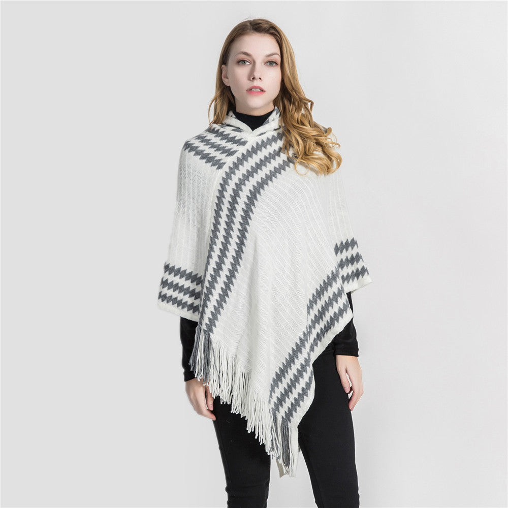 Damen Kapuzen-Poncho aus Feinstrick mit Hahnentritt-Jacquard und Fransensaum EB