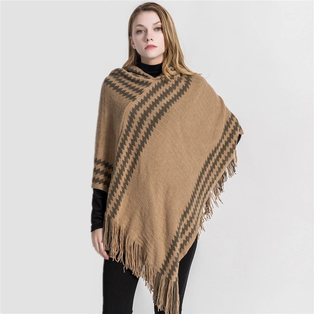 Damen Kapuzen-Poncho aus Feinstrick mit Hahnentritt-Jacquard und Fransensaum EB