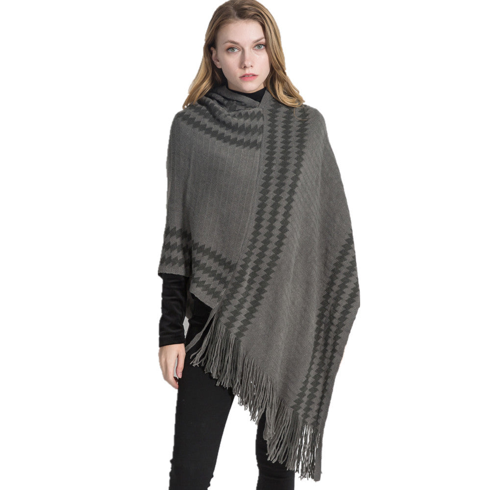 Damen Kapuzen-Poncho aus Feinstrick mit Hahnentritt-Jacquard und Fransensaum EB