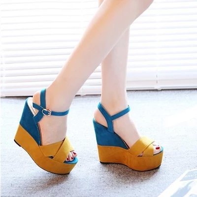 Damen Wedge-Sandaletten mit elegantem Riemendesign und komfortabler Plateausohle EB