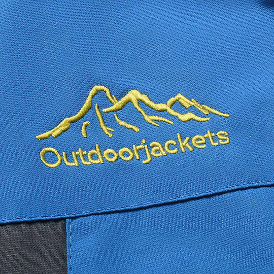 Herren dreilagige Hardshell-Outdoorjacke mit abnehmbarer Kapuze, verschweißten Nähten und Brust-Reißverschlusstasche EB