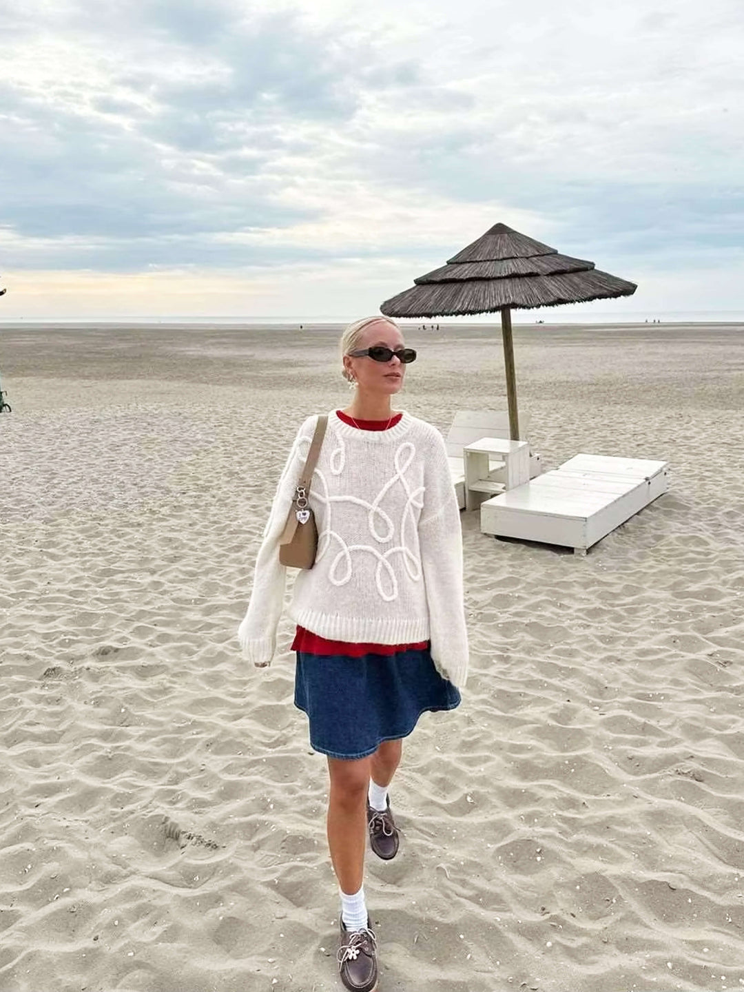 EB | Oversize-Pullover mit eleganten Stickereien