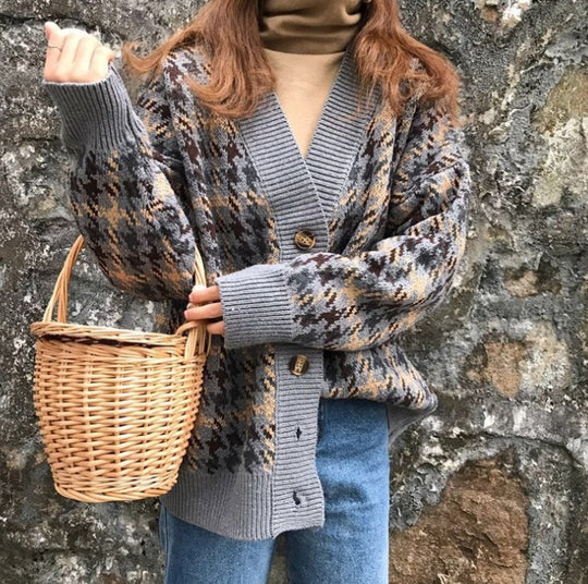 Damen Strickjacke mit modernem Hahnentrittmuster und knöpfbarem Design EB