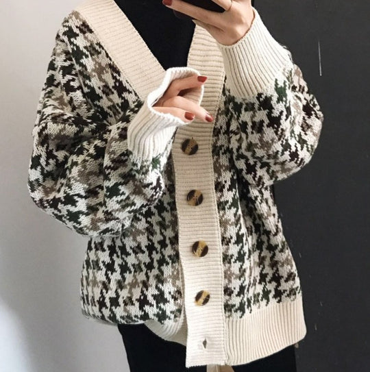 Damen Strickjacke mit modernem Hahnentrittmuster und knöpfbarem Design EB