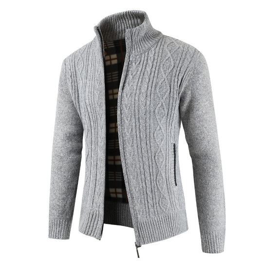 Herren Strickjacke mit Zopfdesign und hohem Kragen EB