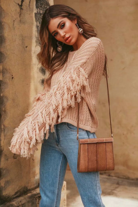 Damen trendiger Grobstrickpullover mit fransigen Ärmeln EB