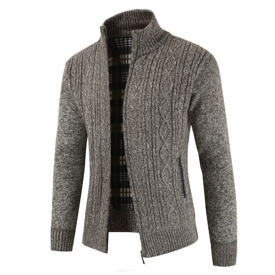 Herren Strickjacke mit Zopfdesign und hohem Kragen EB