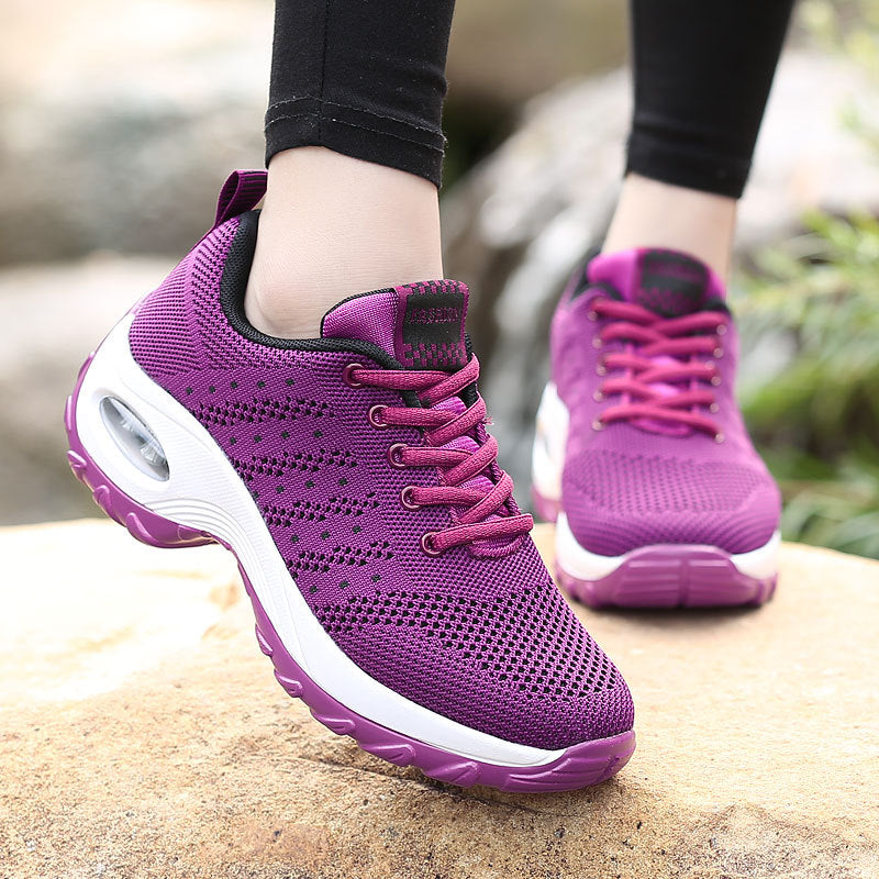Damen nan leichter Mesh-Komfort-Sneaker mit integrierter Luftfederung, gepolsterter Fersenmanschette und federnder Wellenlaufsohle EB